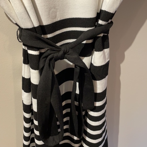 La Vie En Rose bathing suit cover up. Black and white, size small. New with Tags - Picture 5 of 6